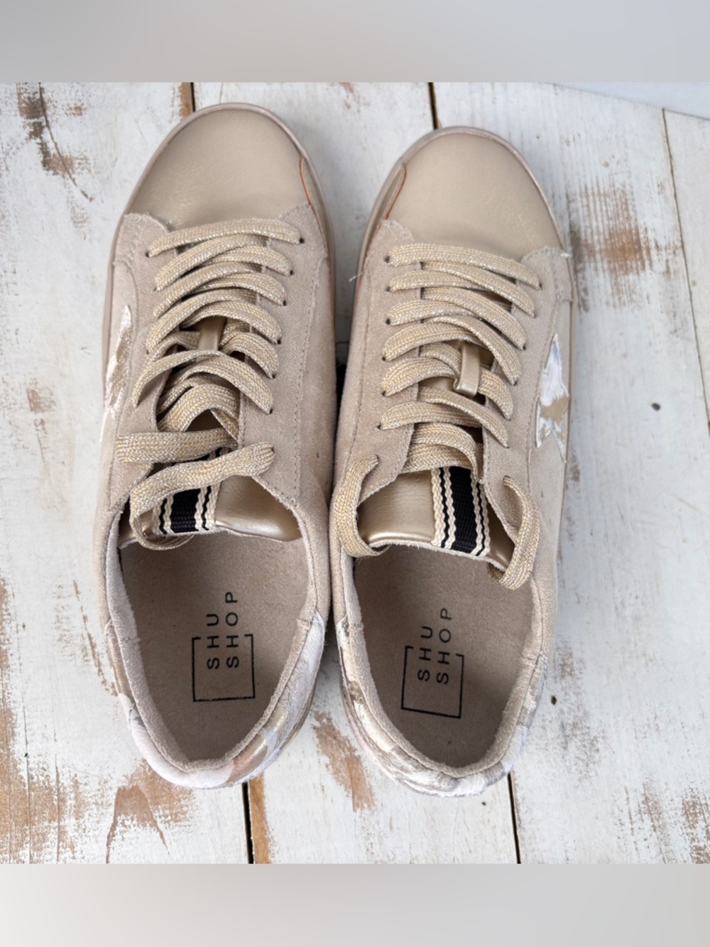 SHU SHOP Reya sneaker gold tone distressed star cowhide sz 8 NWOB - Picture 6 of 15